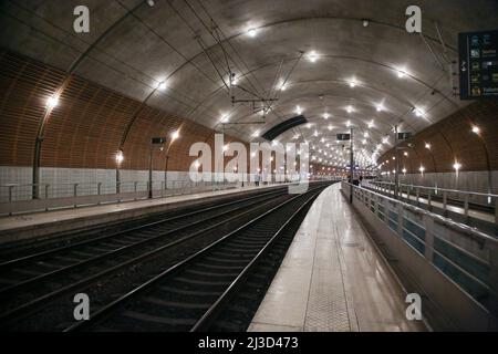 Monte-Carlo, Monaco. 28. März 2022. Innenansicht des Bahnhofs Monte-Carlo. Eine Zugfahrt von Nice Ville zum Bahnhof Monte-Carlo dauert etwa 23 Minuten. (Bild: © Dinendra Haria/SOPA Images via ZUMA Press Wire) Stockfoto