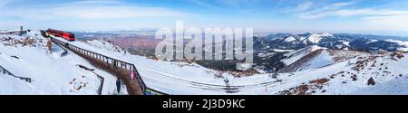 Panorama der Pikes Peak Cog Railway im Winter mit Schnee, Pikes Peak, Colorado Springs, Colorado Stockfoto