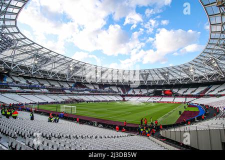 London, England, 7.. April 2022. Allgemeiner Blick in den Boden vor dem Spiel der UEFA Europa League im Londoner Stadion. Bildnachweis sollte lauten: Kieran Cleeves / Sportimage Stockfoto