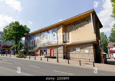 Zakopane, Polen - 12. Juni 2015: Das Gebäude des Restaurants namens Wierchy, das 1962 erbaut wurde, war zu einer Zeit einer der renommiertesten Orte Stockfoto