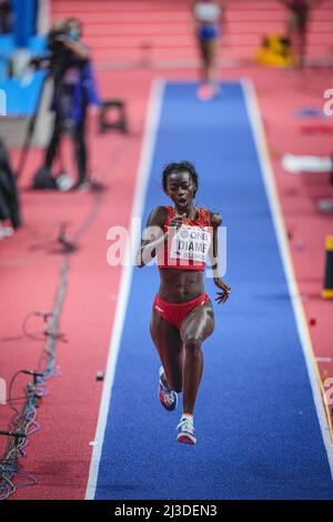 Fatima Diame springt bei der Belgrader Hallenweltmeisterschaft 2022 im