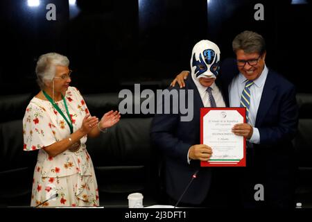 Nicht exklusiv: MEXIKO-STADT, MEXIKO - APR 6, 2022: Senatspräsidentin Olga Sanchez Cordero und Präsident des Politischen Koordinierungsausschusses des Senats Ricardo Monr Stockfoto