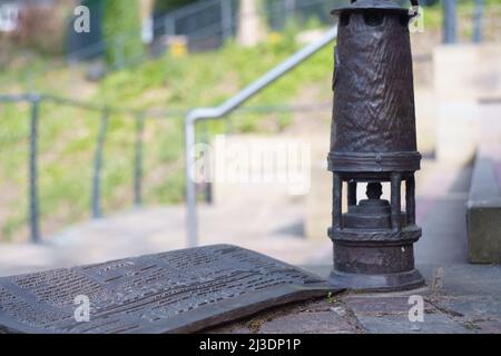 Gusseiserne Artefakte in Worsley Delph in Salford, Teil des industriellen Erbes, das am Beginn des Bridgewater Canal in Worsley ausgestellt wird Stockfoto