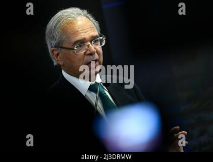 Brasilia, Brasilien. 07. April 2022. DF - Brasilia - 04/07/2022 - BRASILIA, BB ANTICIPA FRETE - der Wirtschaftsminister, Paulo Guedes, während der Eröffnungszeremonie von „BB Anticipa Freight“ und „BB CPR Preservation“ am Donnerstag, dem 7.. April. Foto: Mateus Bonomi/AGIF/Sipa USA Quelle: SIPA USA/Alamy Live News Stockfoto