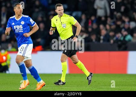 LEICESTER, VEREINIGTES KÖNIGREICH - 7. APRIL: Schiedsrichter Ivan Kruzliak während der UEFA Conference League Runde von 8 Leg One Spiel zwischen Leicester City und PSV Eindhoven im King Power Stadium am 7. April 2022 in Leicester, Vereinigtes Königreich (Foto von Patrick Goosen/Orange Picters) Stockfoto