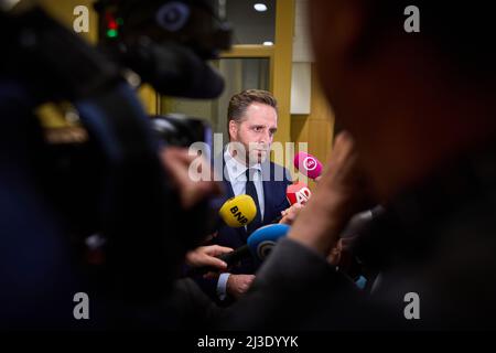 2022-04-07 22:25:33 DEN HAAG - Minister Hugo de Jonge (öffentlicher Wohnungsbau) nach der Debatte im Repräsentantenhaus über den Mundschutz-Deal, den das Gesundheitsministerium mit Sywert van Lienden geschlossen hat. ANP PHIL NIJHUIS niederlande Out - belgien Out Stockfoto