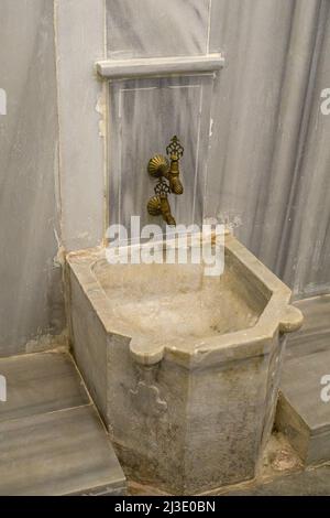 Detaillierte Innenansichten aus dem zweiten Bayezid-Bad, dem Bayezid II Hamam, Kulturmuseum in Fatih, Istanbul, Türkei am 30. März 2022. Das Bayezid I. Stockfoto