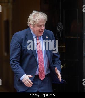 London, England, Großbritannien. 7. April 2022. Der britische Premierminister BORIS JOHNSON begrüßt den polnischen Präsidenten Andrej Duda in der Downing Street 10. (Bild: © Tayfun Salci/ZUMA Press Wire) Stockfoto