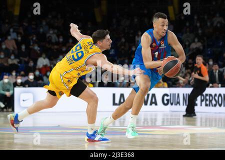 Barcelona, Spanien. 07. April 2022. Dante Exum vom FC Barcelona während des Euroleague-Spiels von Turkish Airlines zwischen dem FC Barcelona und Maccabi Playtika Tel Aviv im Palau Blaugrana in Barcelona. Bild: DAX Images/Alamy Live News Stockfoto