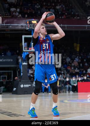 Barcelona, Spanien. 07. April 2022. Rokas Jokubaitis vom FC Barcelona während des Euroleague-Spiels von Turkish Airlines zwischen dem FC Barcelona und Maccabi Playtika Tel Aviv im Palau Blaugrana in Barcelona. Bild: DAX Images/Alamy Live News Stockfoto