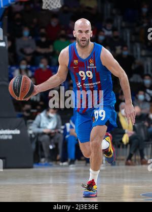 Barcelona, Spanien. 07. April 2022. Nick Calathes vom FC Barcelona beim Euroleague-Spiel von Turkish Airlines zwischen dem FC Barcelona und Maccabi Playtika Tel Aviv im Palau Blaugrana in Barcelona. Bild: DAX Images/Alamy Live News Stockfoto