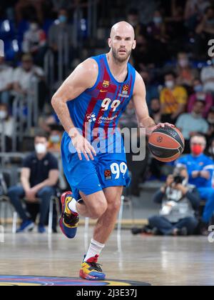 Barcelona, Spanien. 07. April 2022. Nick Calathes vom FC Barcelona beim Euroleague-Spiel von Turkish Airlines zwischen dem FC Barcelona und Maccabi Playtika Tel Aviv im Palau Blaugrana in Barcelona. Bild: DAX Images/Alamy Live News Stockfoto