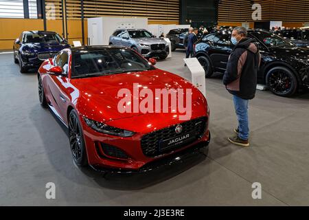 LYON, FRANKREICH, 7. April 2022 : die Lyon Motor Show findet in Eurexpo statt, wo die größten Marken ihre neuen Modelle ausstellen. Stockfoto