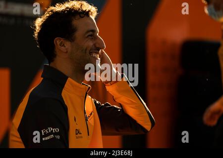 Melbourne, Australien. 07. April 2022. Daniel Ricciardo aus Australien und McLaren bei Interviews im Fahrerlager vor dem Großen Preis von Australien 2022 auf der Rennstrecke des Albert Park Grand Prix. Kredit: SOPA Images Limited/Alamy Live Nachrichten Stockfoto