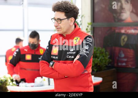 Melbourne, Australien. 07. April 2022. Ferrari-Teamchef Mattia Binotto im Fahrerlager vor dem Großen Preis von Australien 2022 auf der Rennstrecke des Albert Park Grand Prix. (Foto von George Hitchens/SOPA Images/Sipa USA) Quelle: SIPA USA/Alamy Live News Stockfoto