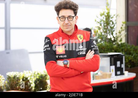 Melbourne, Australien. 07. April 2022. Ferrari-Teamchef Mattia Binotto im Fahrerlager vor dem Großen Preis von Australien 2022 auf der Rennstrecke des Albert Park Grand Prix. (Foto von George Hitchens/SOPA Images/Sipa USA) Quelle: SIPA USA/Alamy Live News Stockfoto