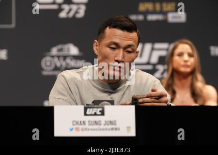 Jacksonville, Florida, JACKSONVILLE, FL, USA. 7. April 2022. JACKSONVILLE, FL - 7. April: Koreanischer Zombie trifft sich mit der Presse und den Fans zur Pressekonferenz am Times Union Center for UFC 273 - Volkanovski vs the Korean - Presser am 7. April 2022 in Jacksonville, Florida, USA. (Bild: © Louis Grasse/PX Imagens via ZUMA Press Wire) Stockfoto