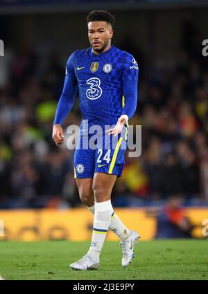 London, Großbritannien. 06. April 2022. 06. April 2022 - Chelsea gegen Real Madrid - UEFA Champions League - Viertelfinale - Erstes Bein - Stamford Bridge Reece James während des Spiels gegen Real Madrid Bildnachweis: Credit: Mark Pain/Alamy Live News Stockfoto