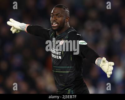 Leicester, England, 7.. April 2022. Yvon Mvogo vom PSV Eindhoven während des Spiels der UEFA Europa Conference League im King Power Stadium, Leicester. Bildnachweis sollte lauten: Darren Staples / Sportimage Stockfoto