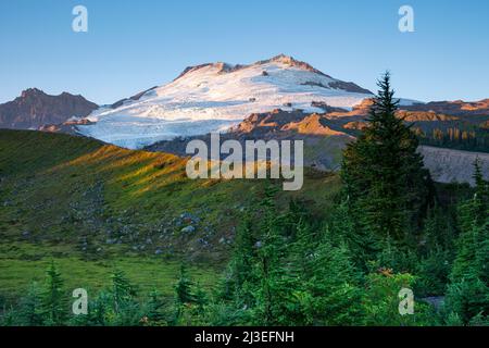 WA21342-00...WASHINGTON - Sonnenuntergang auf Mounta Baker im Mount Baker National Recreation Area. Stockfoto