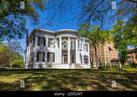 Jackson, MS - 7. April 2022: Das Anwesen des Gouverneurs von Mississippi in Jackson, MS Stockfoto