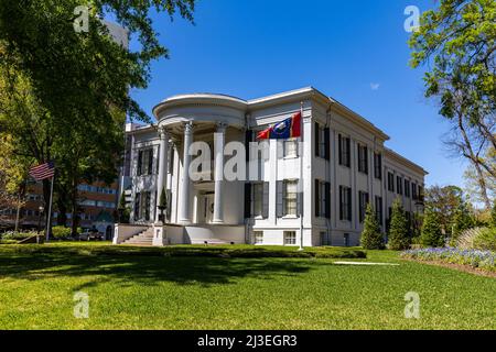 Jackson, MS - 7. April 2022: Das Anwesen des Gouverneurs von Mississippi in Jackson, MS Stockfoto