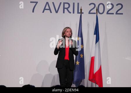 Lyon, Frankreich. 07. April 2022. Die rechte Regionalratspräsidentin und Präsidentschaftskandidatin Valerie Pecresse (LR) der Region Ile-de-France hält am 7. April 2022 eine Rede während einer Wahlkampfveranstaltung im Matmut-Stadion in Lyon, Zentralfrankreich. Die französischen Wähler kommen am 10. Und 24. April zu den Wahlurnen für eine zweirunde Präsidentschaftswahl. Foto von Mathis Boussuge/ABACAPRESS.COM Quelle: Abaca Press/Alamy Live News Stockfoto