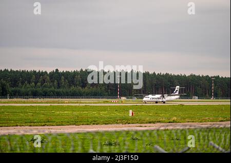 Riga, Lettland – 31. August 2021: Landung/Ankunft der Finnair ATR 72-500 (OH-ATO) am Flughafen Riga/RIX/EVRA Stockfoto