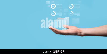 Business-Entwickler Hand mit Board-Framework auf virtuellen modernen Computer zeigt Innovation Agile Software-Entwicklung Lean Projektmanagement-Tool fa Stockfoto