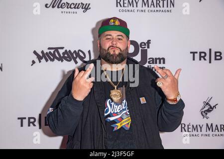 New York, Usa. 07. April 2022. Nemz nimmt an der Weltpremiere von „Mixtape“ im United Palace Theatre in New York City Teil. Kredit: SOPA Images Limited/Alamy Live Nachrichten Stockfoto