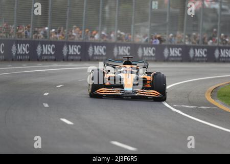 Albert Park, Melbourne, Victoria, Australien. 08. April 2022. FIA Formel-1-Weltmeisterschaft 2022 - Formel 1 Rolex großer Preis von Australien - Daniel Ricciardo (Australien ) Rennen für das McLaren-F1 Team mit dem (3) Mercedes MCL36 während des ersten Trainings für das dritte Rennen der FIA Formel-1-Weltmeisterschaft 2022-Bildquelle: brett keating/Alamy Live News Stockfoto