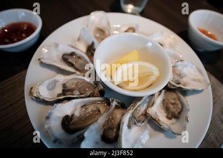 Mittagsbuffet Raw Oysters im J W Marriott Cafe JW Marriott Hotel, 4 Sukhumvit Rd, Khwaeng Khlong Toei, Khlong Toei, Bangkok Thailand Stockfoto