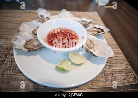 Mittagsbuffet Raw Oysters im J W Marriott Cafe JW Marriott Hotel, 4 Sukhumvit Rd, Khwaeng Khlong Toei, Khlong Toei, Bangkok Thailand Stockfoto