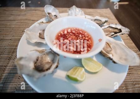 Mittagsbuffet Raw Oysters im J W Marriott Cafe JW Marriott Hotel, 4 Sukhumvit Rd, Khwaeng Khlong Toei, Khlong Toei, Bangkok Thailand Stockfoto