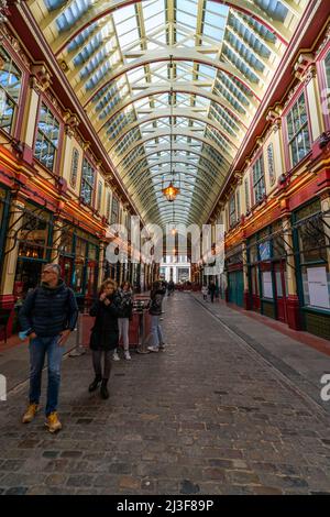 LONDON, Großbritannien - 26. FEBRUAR 2022: Leadenhall Market, Gracechurch Street stammt aus dem 14.. Jahrhundert. Stockfoto