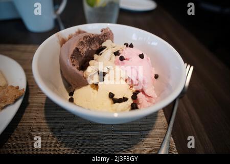 Mittagsbuffet mit Desserts im J W Marriott Cafe JW Marriott Hotel, 4 Sukhumvit Rd, Khwaeng Khlong Toei, Khlong Toei, Bangkok Thailand Stockfoto