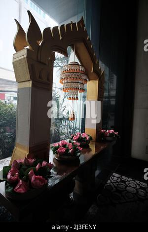 Songkran Dekorationen JW Marriott Lobby Bangkok Thailand April 2022 Stockfoto