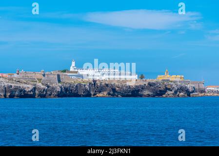 Festung an der Küste oder portugiesischen Stadt Peniche. Stockfoto
