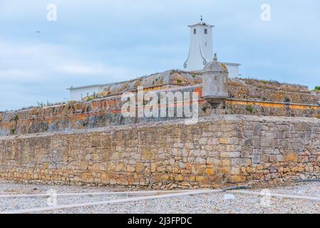 Festung an der Küste oder portugiesischen Stadt Peniche. Stockfoto