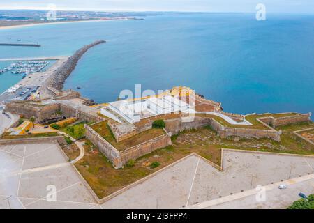 Festung an der Küste oder portugiesischen Stadt Peniche. Stockfoto