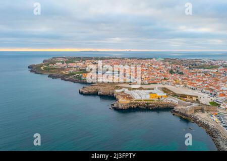 Festung an der Küste oder portugiesischen Stadt Peniche. Stockfoto