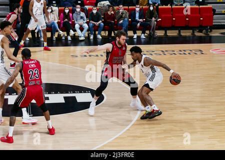 Chris Jones von ASVEL und Nicolo Melli von Mailand während des EuroLeague-Basketballspiels der Turkish Airlines zwischen LDLC ASVEL und AX Armani Exchange Mailand am 7. April 2022 in Astroballe in Villeurbanne, Frankreich - Foto Patrick Cannaux / DPPI Stockfoto