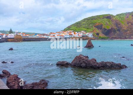 Am Meer von Porto Pim in Horta, Portugal. Stockfoto