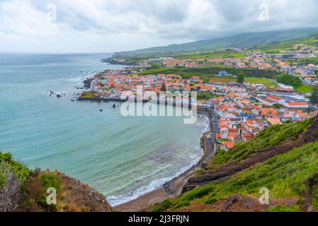 Am Meer von Porto Pim in Horta, Portugal. Stockfoto