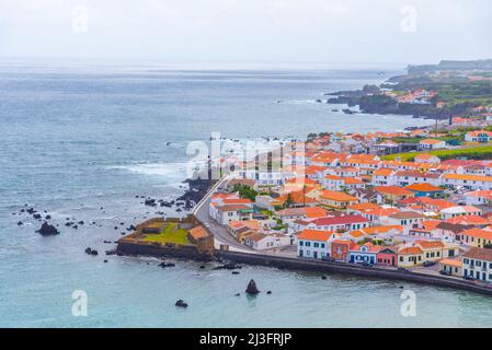 Am Meer von Porto Pim in Horta, Portugal. Stockfoto