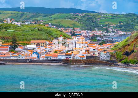 Am Meer von Porto Pim in Horta, Portugal. Stockfoto