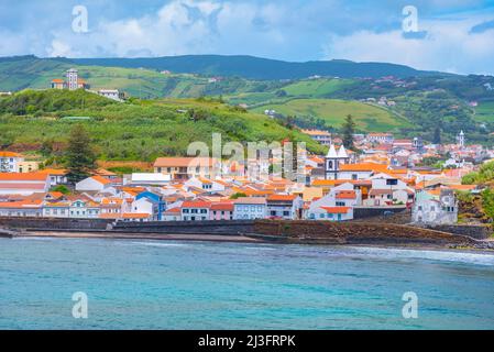Am Meer von Porto Pim in Horta, Portugal. Stockfoto