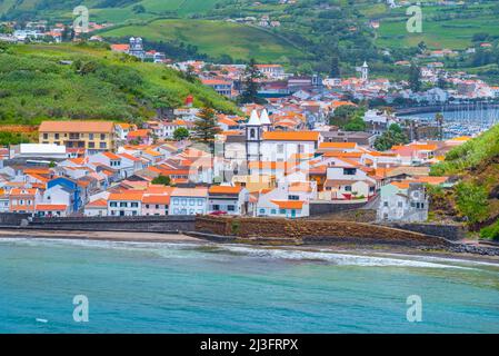 Am Meer von Porto Pim in Horta, Portugal. Stockfoto