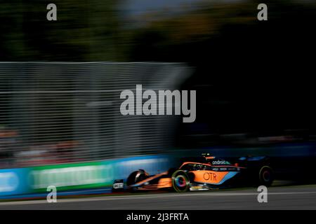 Melbourne, Australien. 08. April 2022. Lando Norris (GBR) McLaren MCL36. Großer Preis von Australien, Freitag, 8.. April 2022. Albert Park, Melbourne, Australien. Quelle: James Moy/Alamy Live News Stockfoto