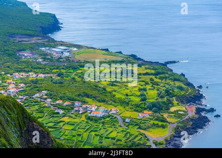 Blick vom Miradouro da Ribeira das Cabras auf der Insel Faial, Azoren, Portugal. Stockfoto